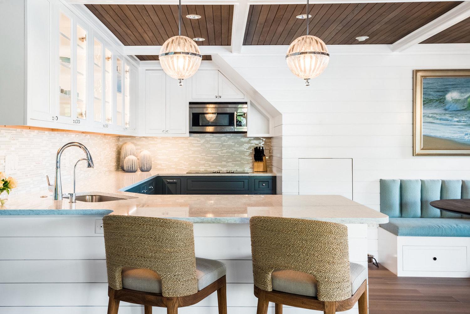 A pair of globe pendant fixtures serves up sophistication in the kitchen