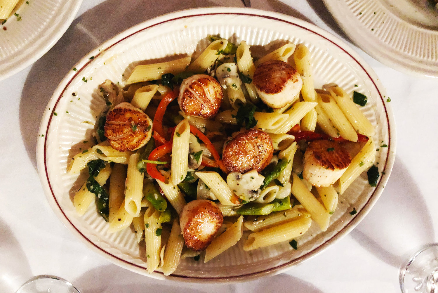 Pasta primavera with scallops